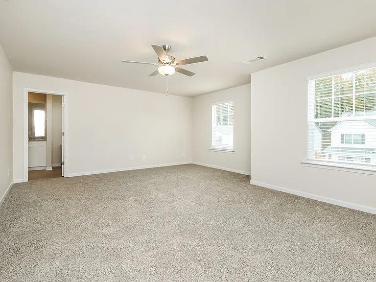 664 Mackenzie Cv — Photo 12