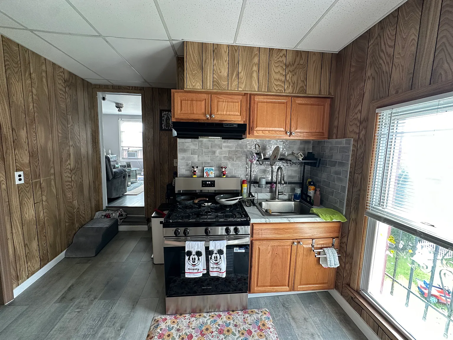 3 bed, 1400 sqft, $2,500 — Photo 2
