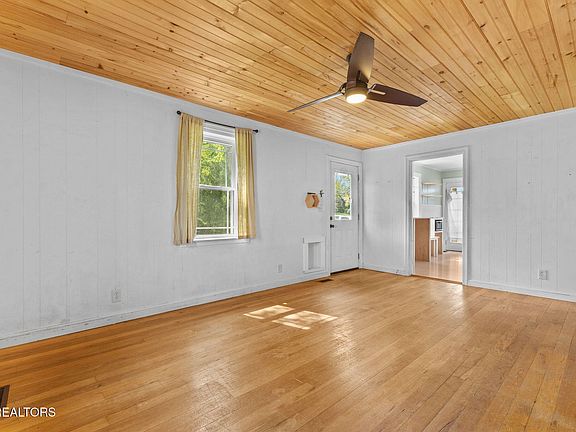 5th image of 505 E Columbia Ave