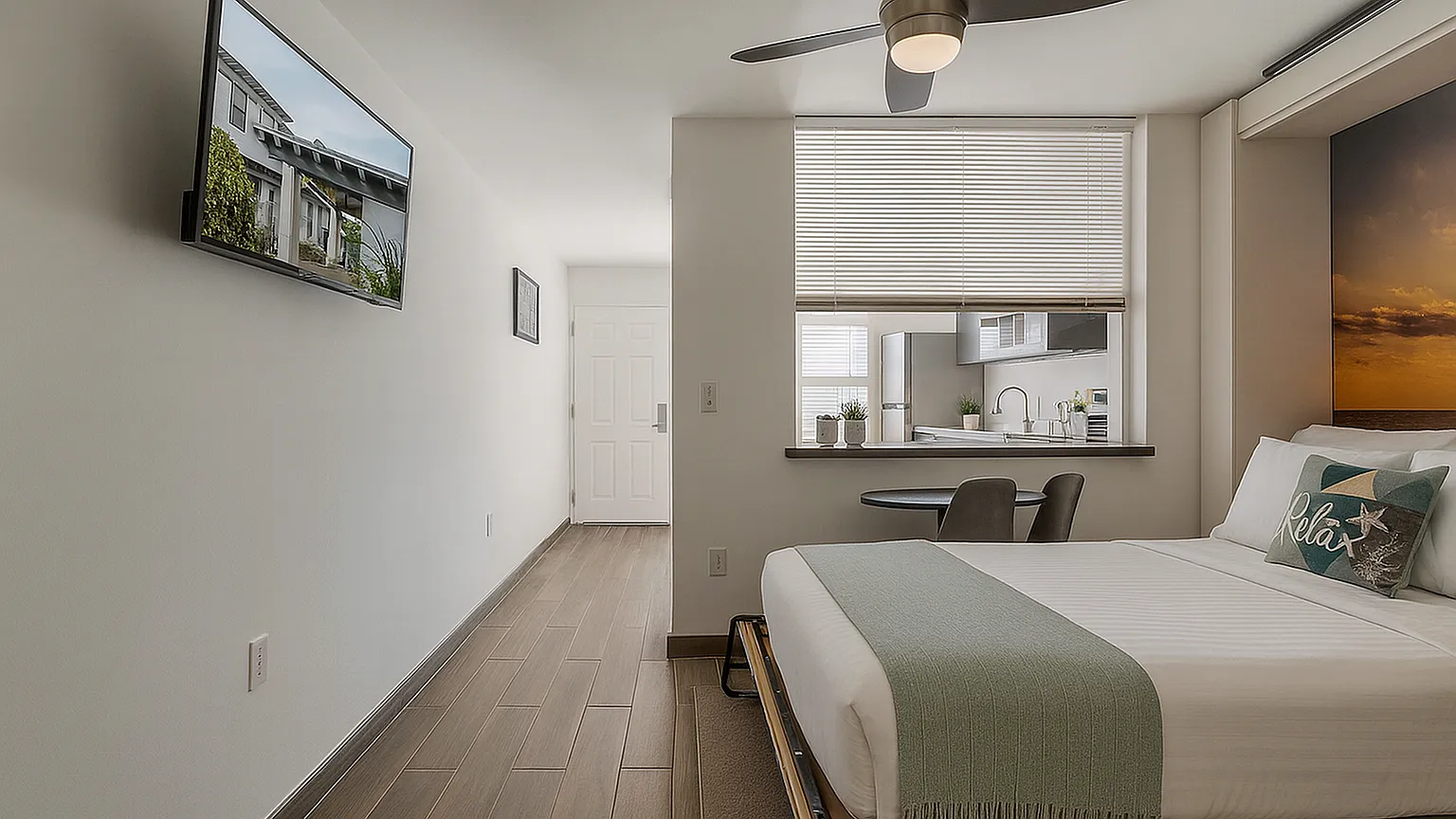 Monarch Luxury Studio Apartments — Photo 3