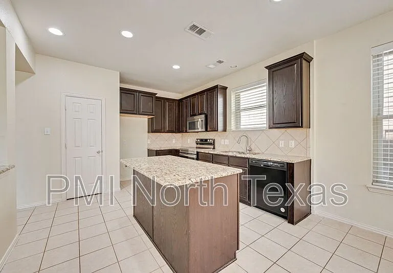 10516 Bolivar Dr — Photo 7