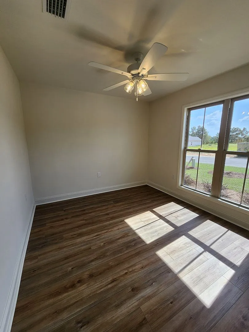 !!New Construction!! NEAR Pinegrove Elementary/Middle - 4BR Home with Granite Countertops, LVP Fl... — Photo 4