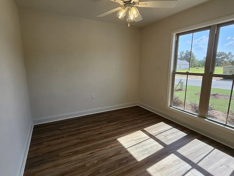 4049 Collier Ln — Photo 4