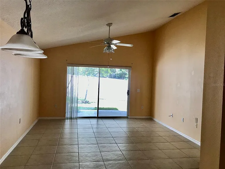 124 Easton Cir — Photo 5