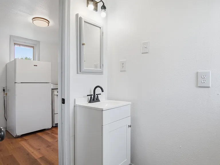 2228 SW Grand Blvd #B — Photo 12