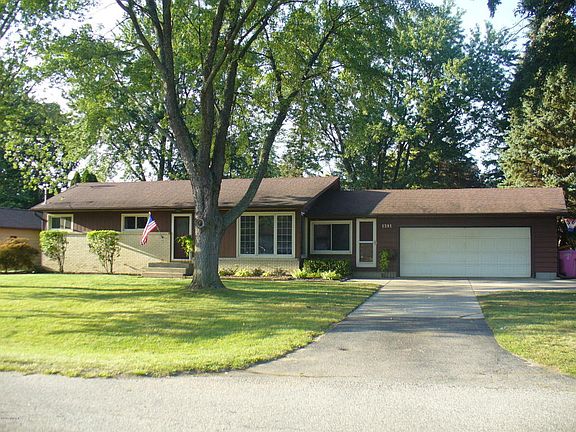 2nd image of 1391 Oakwood Dr