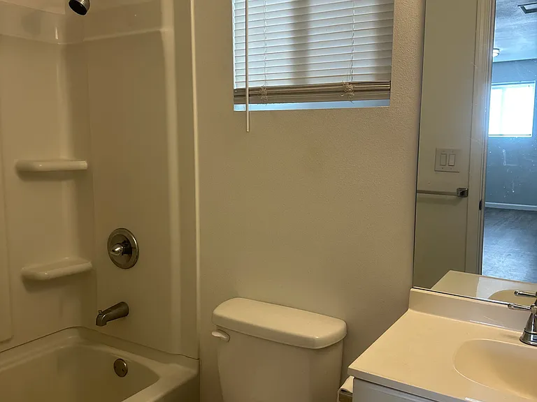 16607 Benson Rd S — Photo 14