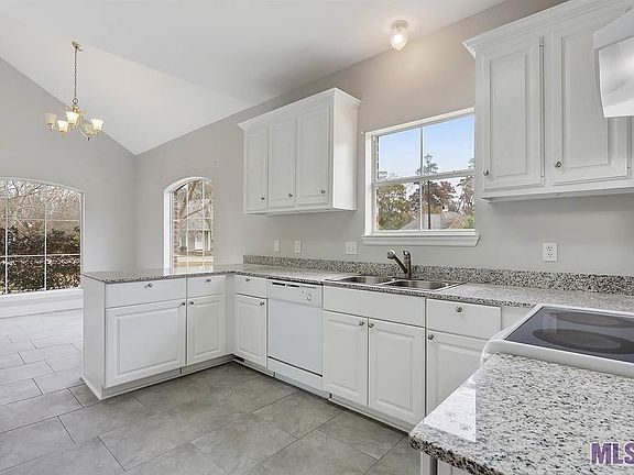 3rd image of 32431 Brandywood Dr