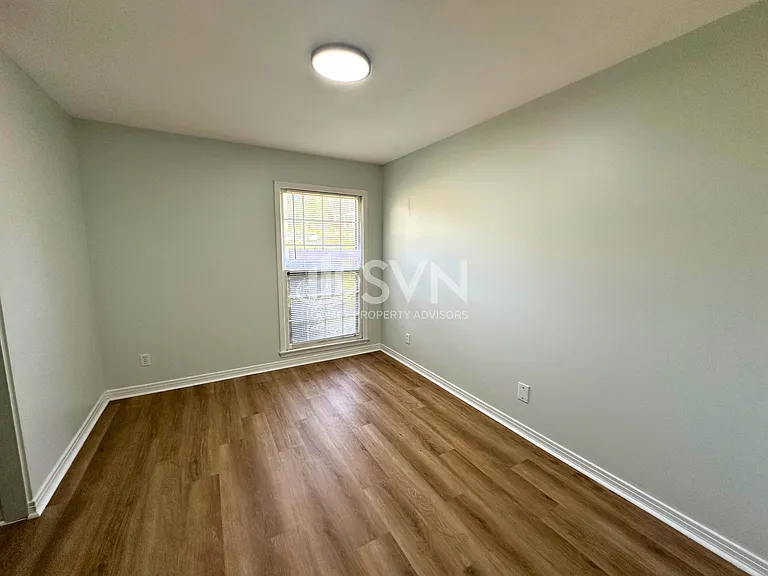 110 Windsor Dr — Photo 16