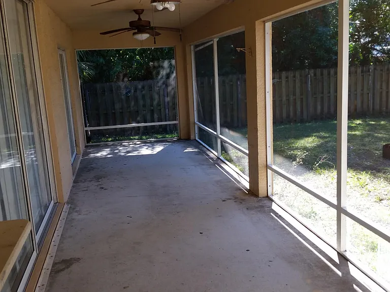 1672 SW Pleasant Ln — Photo 2