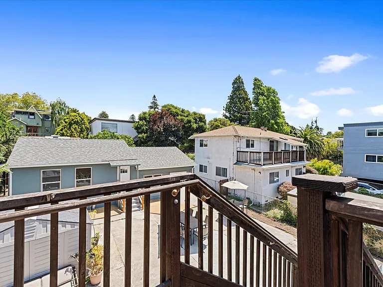 1625 Martin Luther King Jr Way — Photo 15