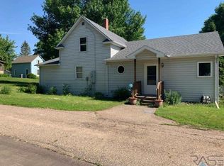 117 N 1st Ave, Crooks, SD 57020