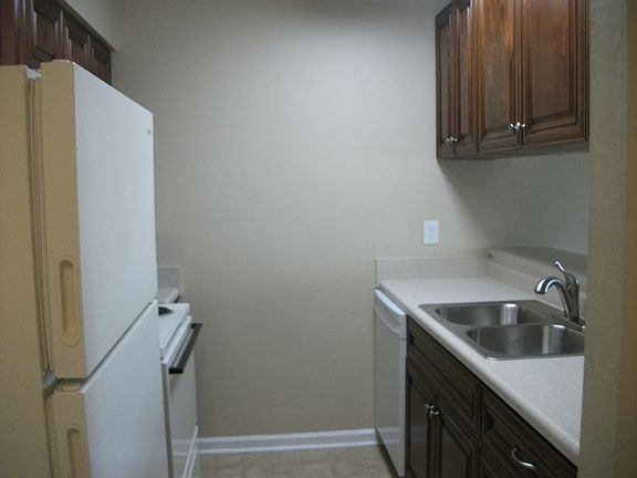 3rd image of 533 W Ocean View Ave APT 11