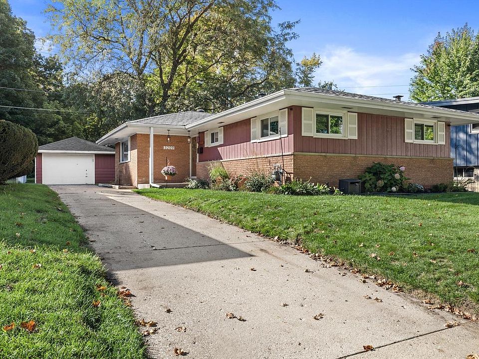 1st image of 3209 E Denton AVENUE