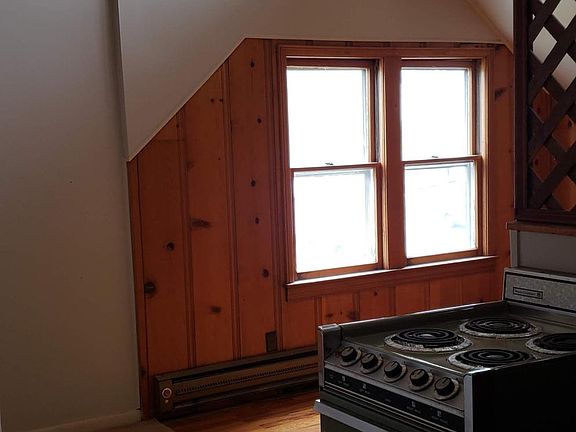 5th image of 207 E Chestnut St APT 2
