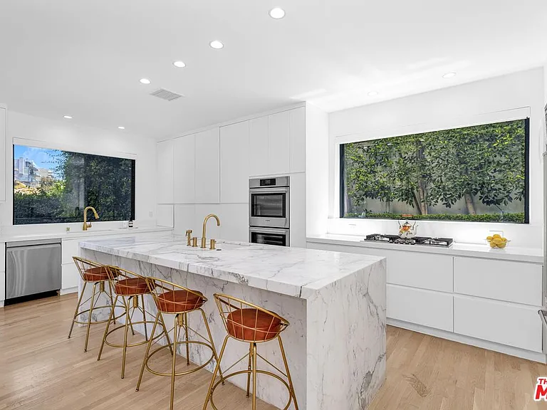 8516 Franklin Ave — Photo 6