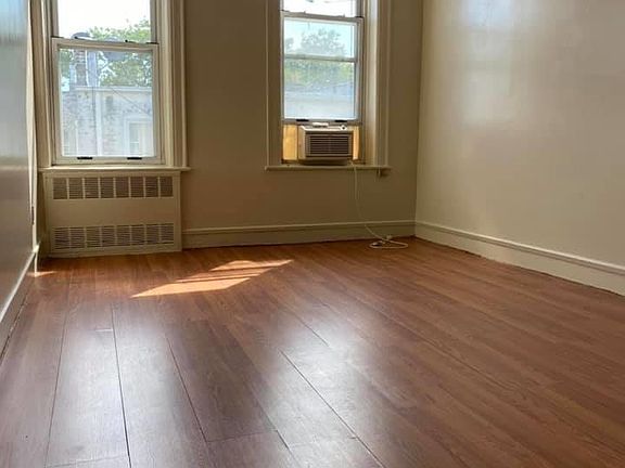 4th image of 1442 Ovington Ave #2R