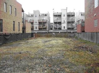 1717 W Wolfram St, Chicago, IL 60657