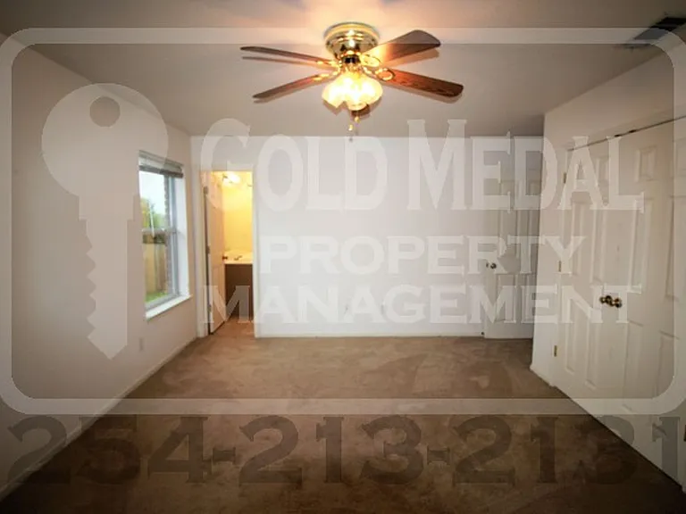 217 Janelle Dr — Photo 5