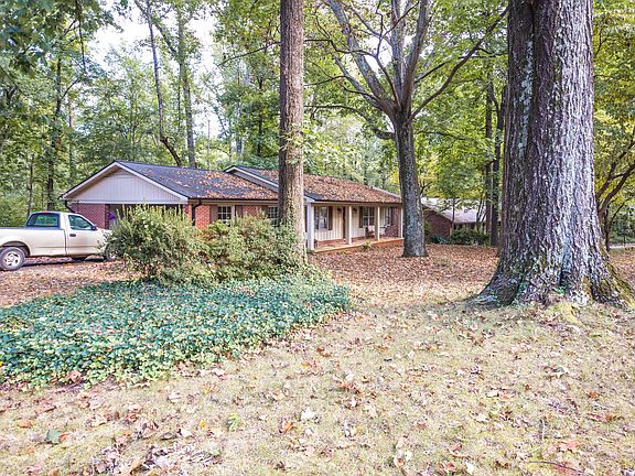 3rd image of 932 Brookwood Ct