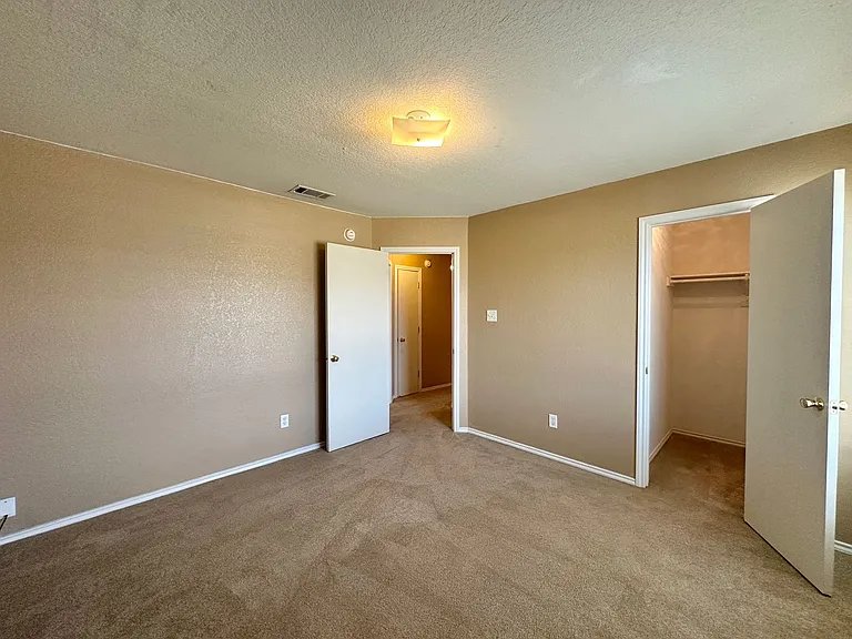 4404 Waterside Dr — Photo 29