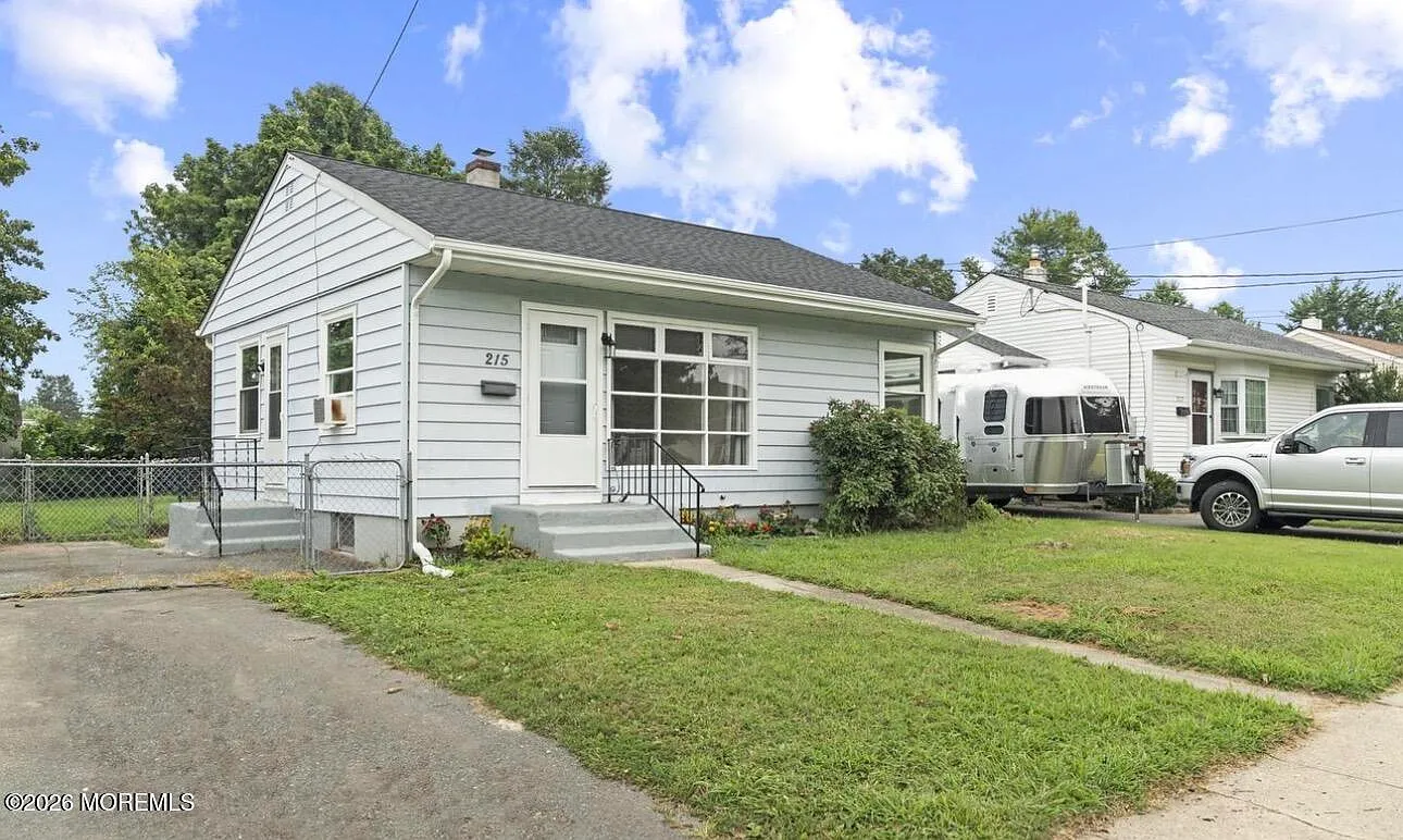 2 bed, 672 sqft, $1,300 — Photo 2