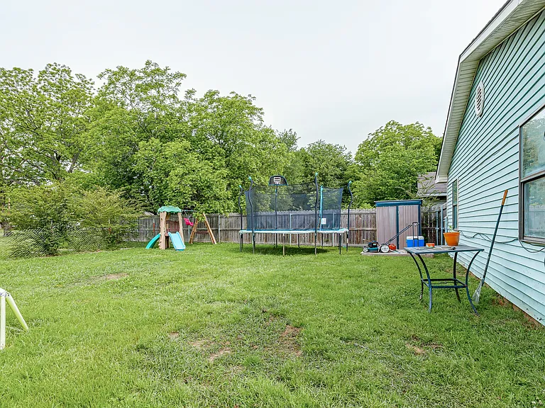 218 S 3rd Ave — Photo 30