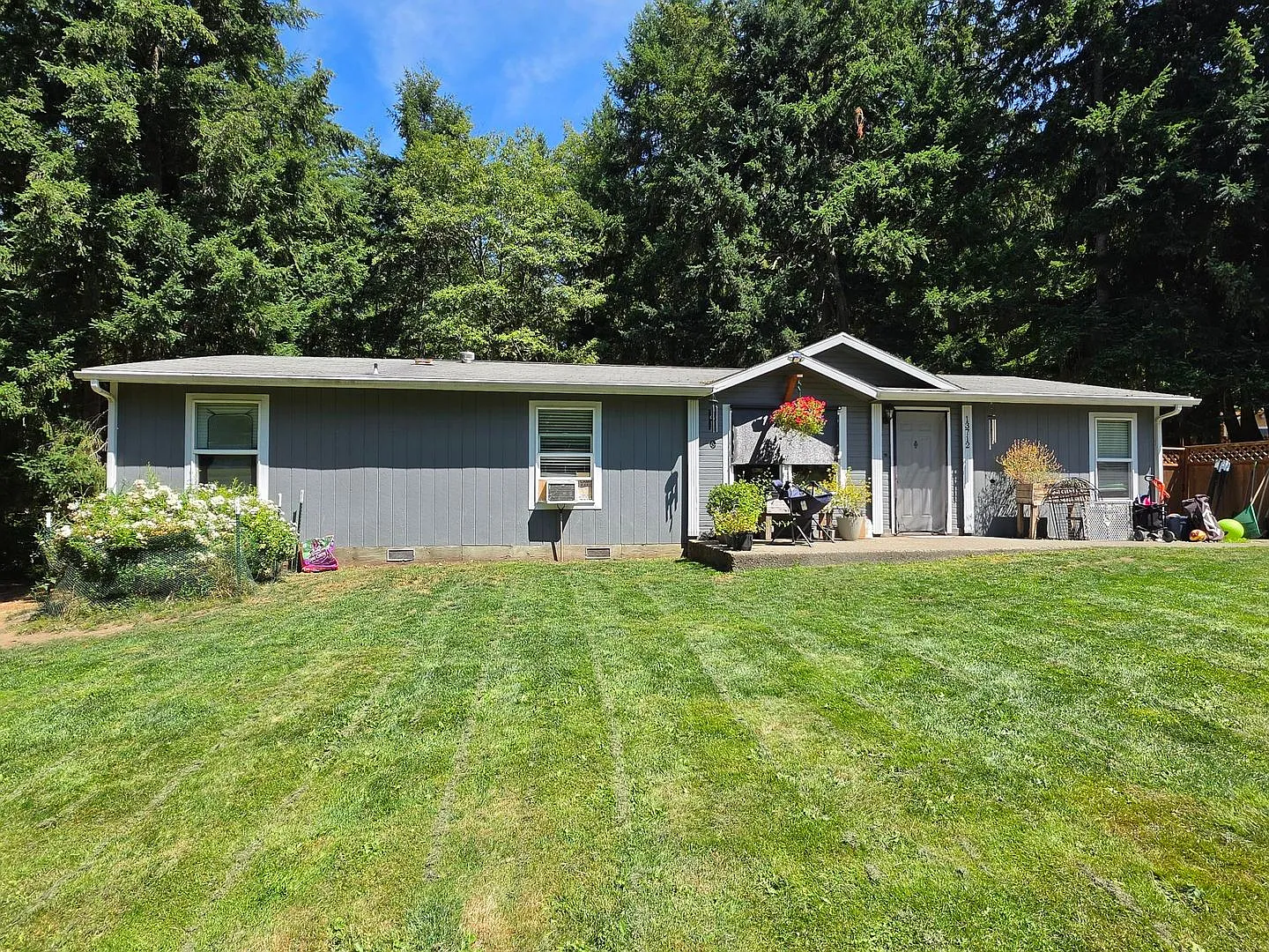 Spacious 3BR Rambler with Large Shop & Office! — Photo 1