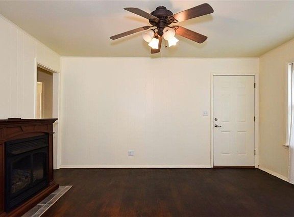 5th image of 627 Villa Dr