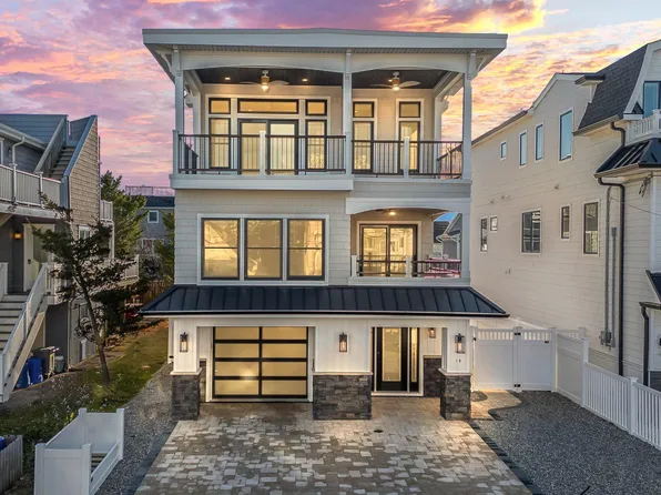 16 E 25th St, Long Beach Township, NJ 08008