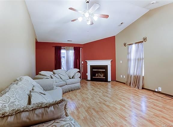 3rd image of 15731 Circlegreen Dr