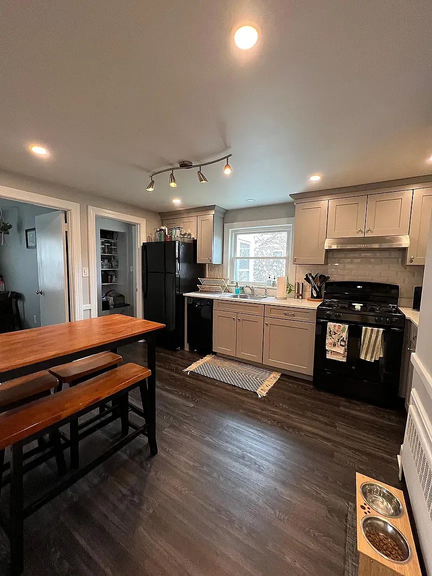 3 bed, 1.0 bath, 1100 sqft, $3,150 — Photo 1