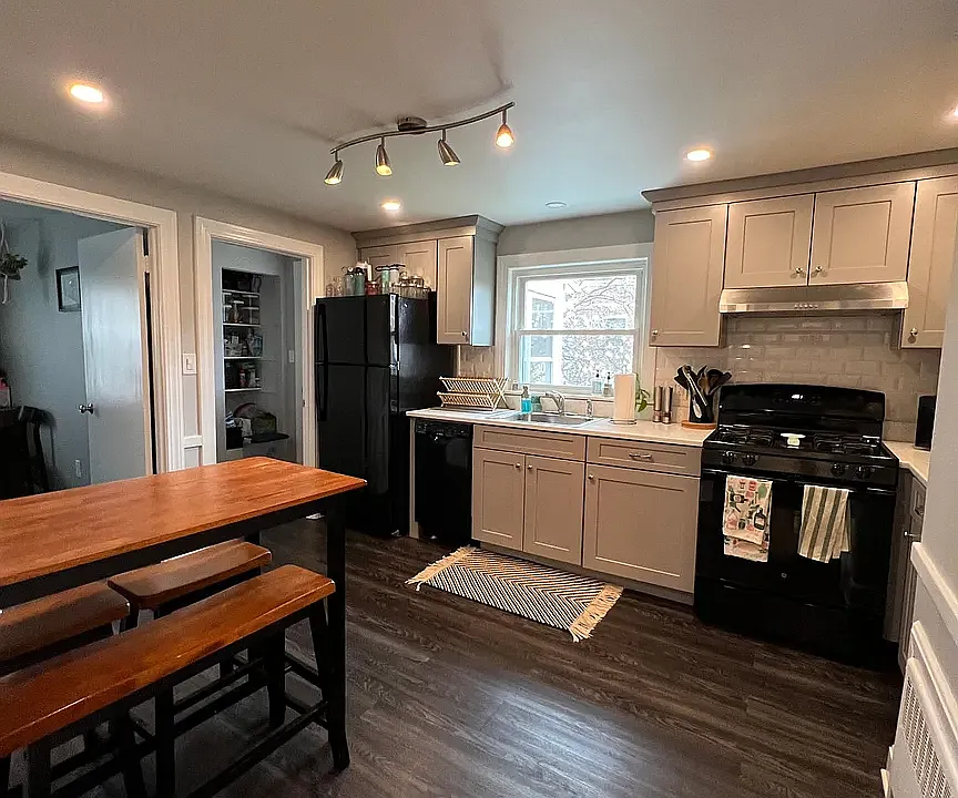 15 Surrey St #2