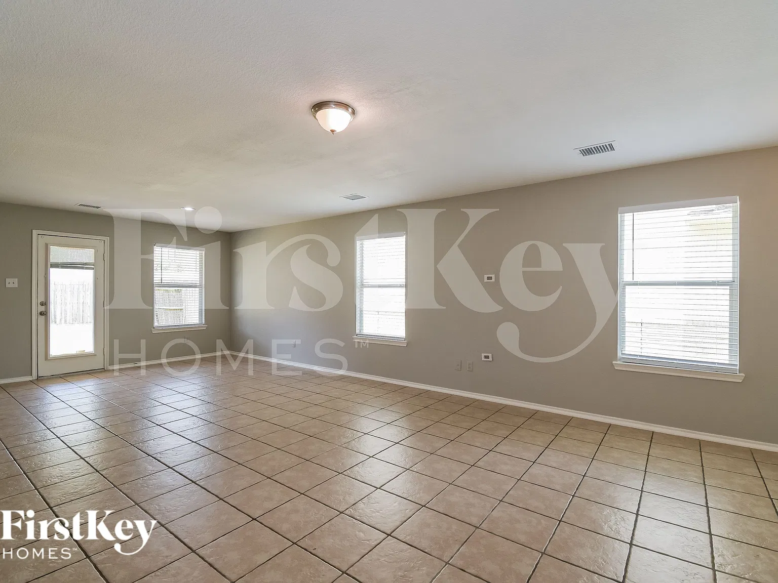 3 bed, 2.5 bath, 1964 sqft, $2,315 — Photo 2