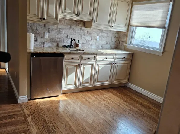 (undisclosed Address), Oceanside, NY 11572
