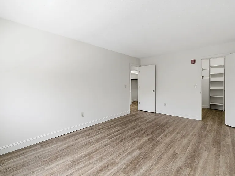 East Bay Apartments — Photo 17