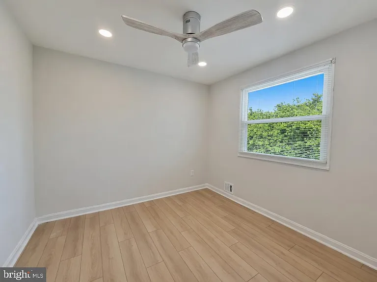 220 University Blvd E — Photo 11
