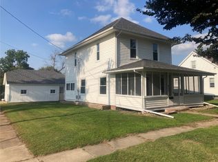 803 E 4th St, Vinton, IA 52349