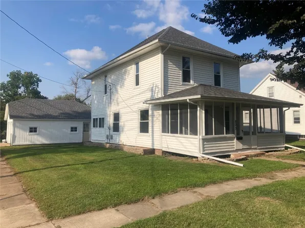 803 E 4th St, Vinton, IA 52349