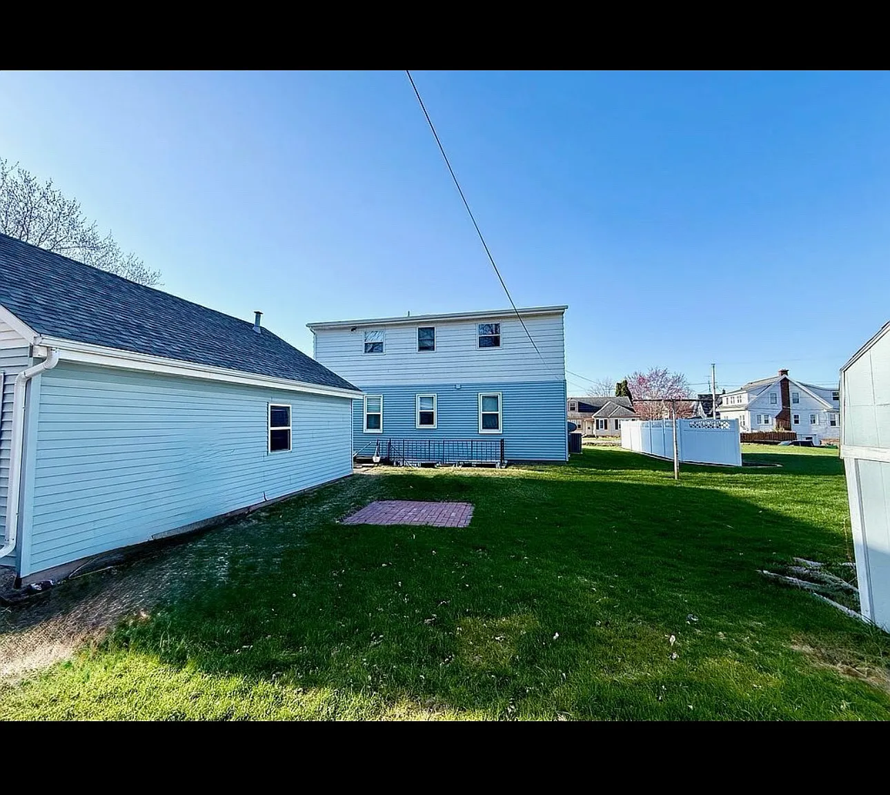 5 bed, 2400 sqft, $2,500 — Photo 2