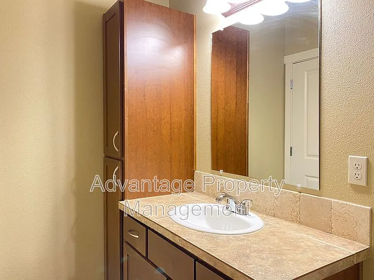 523 Catron St N #9 — Photo 25