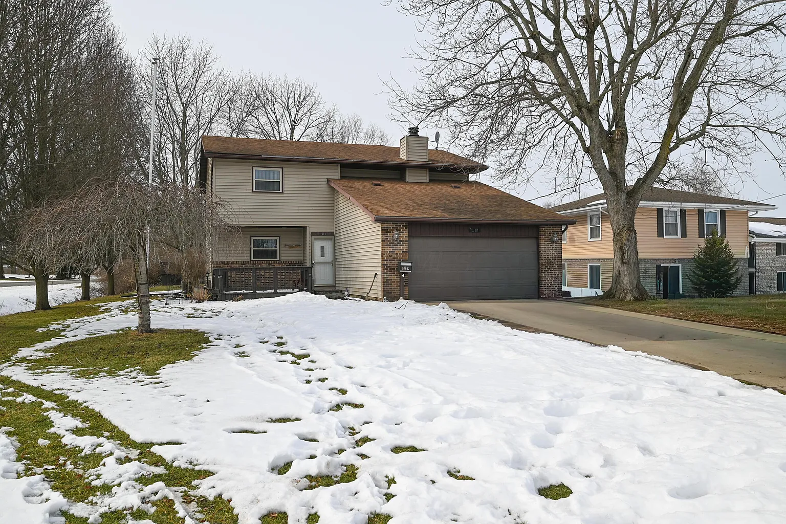 819 Laura Dr photo 1