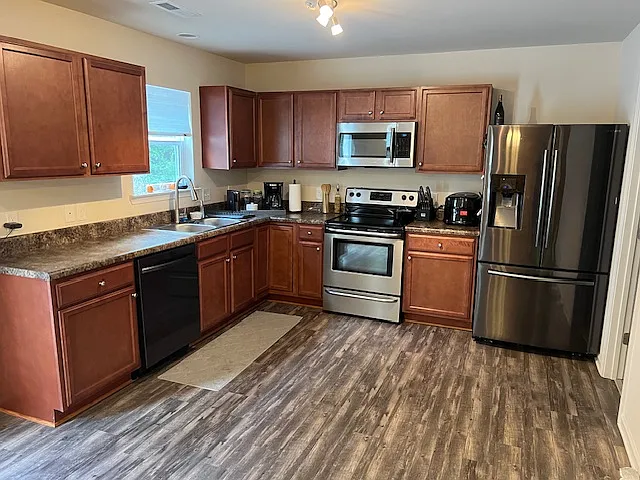 3 bed, 1856 sqft, $2,100 — Photo 4