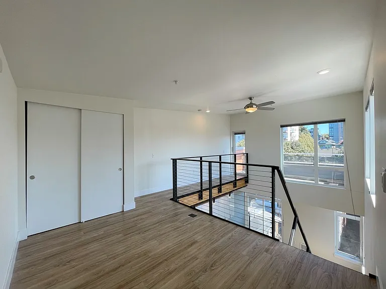 The Local 422 — Photo 28