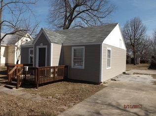 910 S Oak Ave, Aurora, MO 65605