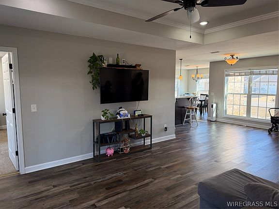 5th image of 110 Longleaf Ln