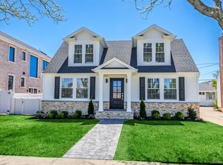 206 Devonshire Dr, New Hyde Park, NY 11040