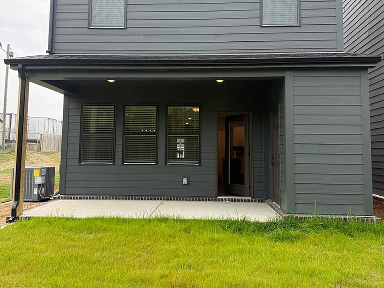 561 Twyla Dr — Photo 2