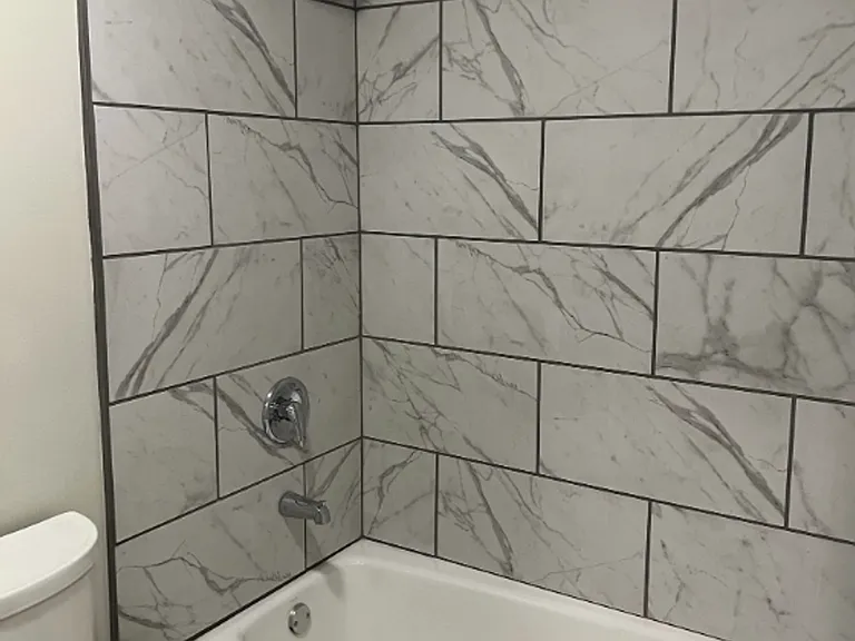 705 Hampton Dr — Photo 5
