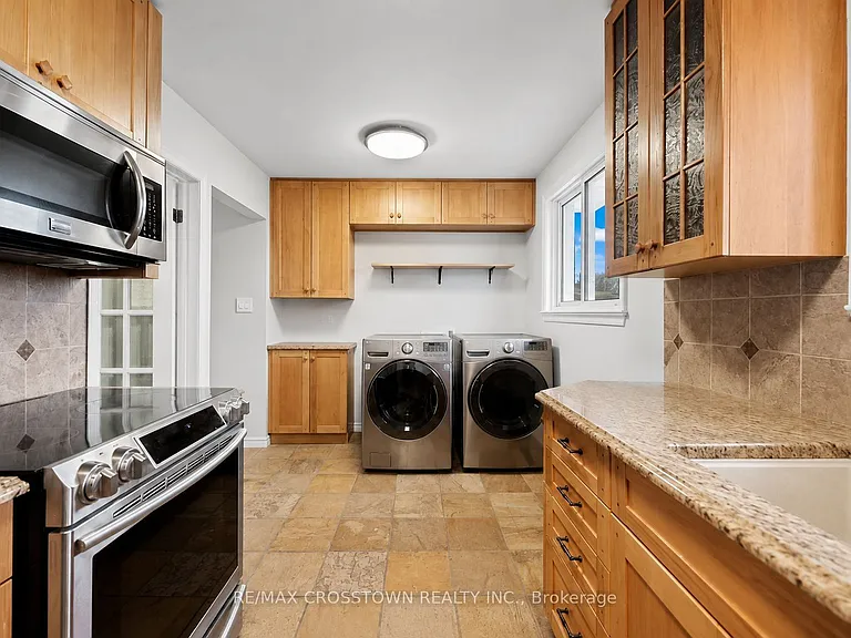29 Baker Cres — Photo 4